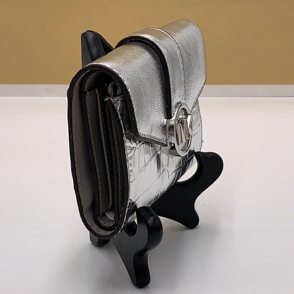 MICHAEL KORS
Carmen Medium Flap bifold Wallet silver color - Picture 10 of 14